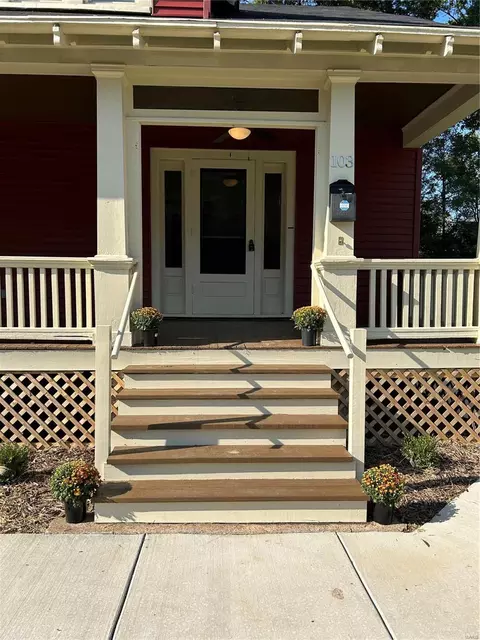 Exterior - 103 Wesley Ave, Ferguson, MO 63135 photo 2 of 9