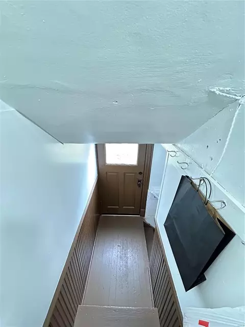 Entry Way - 103 Wesley Ave, Ferguson, MO 63135 photo 7 of 7