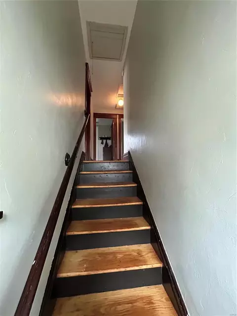 Entry Way - 103 Wesley Ave, Ferguson, MO 63135 photo 5 of 7