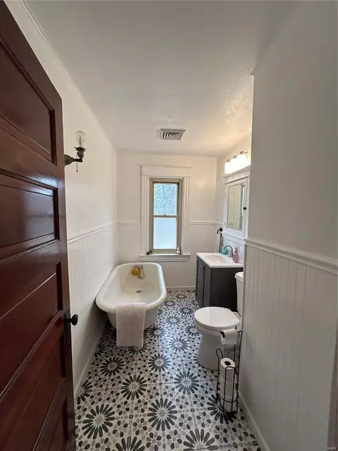 Bath - 103 Wesley Ave, Ferguson, MO 63135 photo 6 of 6