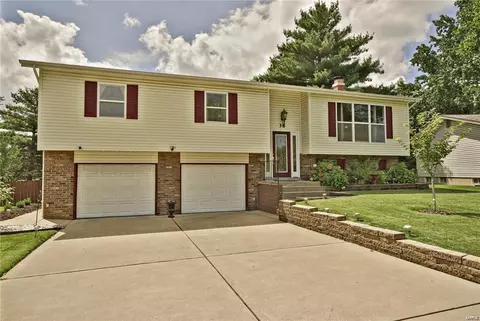 38 Bridgeport Dr, Saint Charles, MO 63304