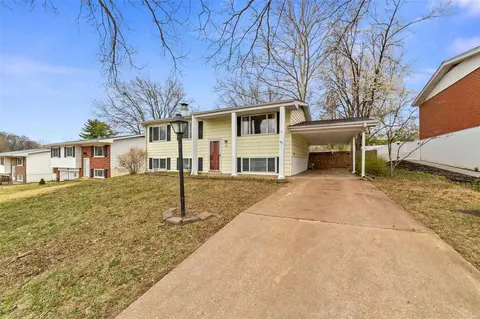 41 Hillcrest Blvd, Ballwin, MO 63021 photo 3