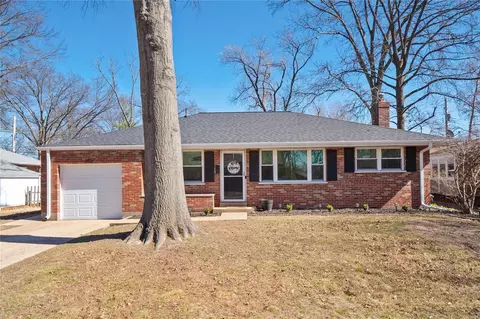 1020 Ormond Dr, Kirkwood, MO 63122