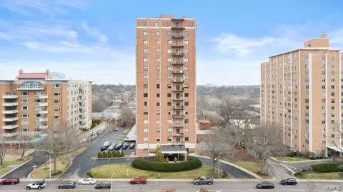 816 S Hanley Rd #12B, Saint Louis, MO 63105