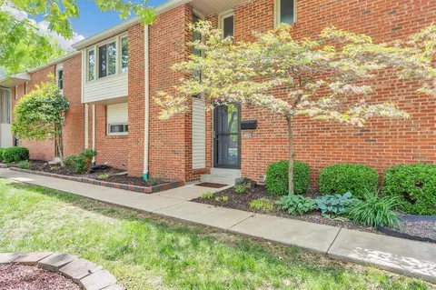 12360 Rossridge Ct, Saint Louis, MO 63146