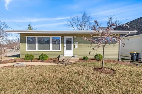 968 Lindemann Rd, Saint Louis, MO 63131