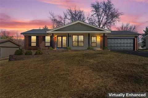 178 Rue Grand Dr, Lake Saint Louis, MO 63367