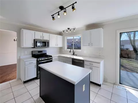 Kitchen - 10 Shady Bridge Ct, O'fallon, MO 63366 photo 1 of 2