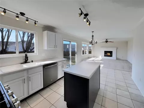 Kitchen - 10 Shady Bridge Ct, O'fallon, MO 63366 photo 2 of 2