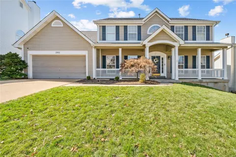 2162 Avalon Ridge Cir, Fenton, MO 63026