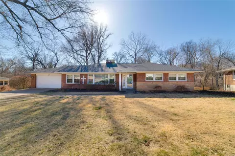 43 W Cardigan Dr, Saint Louis, MO 63135