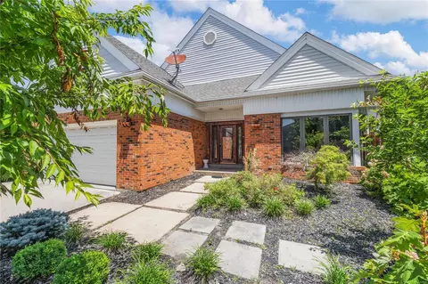 9005 Fair Oaks Cres, Richmond Heights, MO 63117