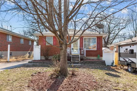 1218 Lakeview Ave, Saint Louis, MO 63138
