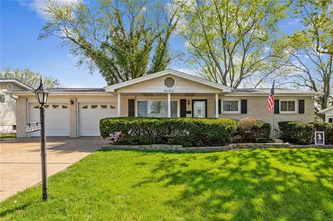1270 Acredale Dr, Florissant, MO 63033