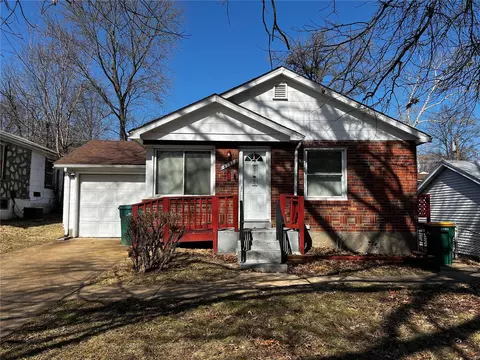 8151 Bloom Dr, Saint Louis, MO 63114