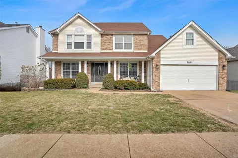 3019 Cambridge Pointe Dr, Saint Louis, MO 63129