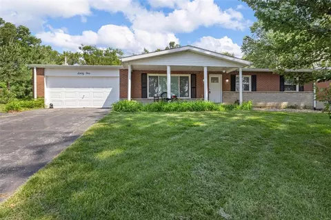 61 Harneywold Dr, Saint Louis, MO 63136