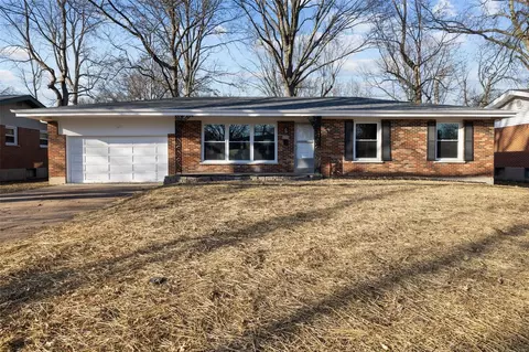 223 Olympia Dr, Saint Louis, MO 63135