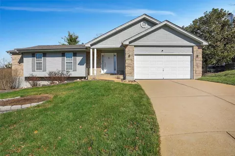 4401 Morning Dove Ct, Saint Louis, MO 63128