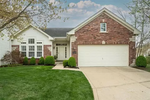 13220 Barrett Chase Cir, Ballwin, MO 63021