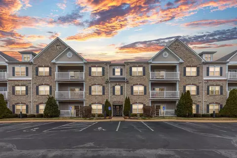 6 Monarch Trace Ct #303, Chesterfield, MO 63017