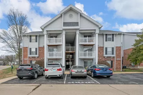 4333 Arrow Tree Dr #L, Saint Louis, MO 63128