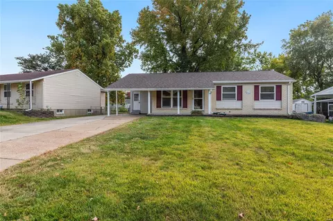 12064 Charleston Dr, Maryland Heights, MO 63043