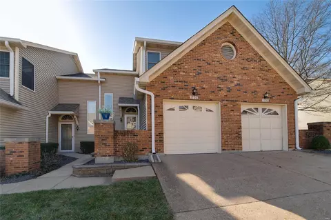 1730 Blue Oak Dr, Chesterfield, MO 63017