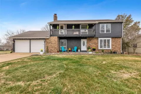 375 Sunfield Pl, Ballwin, MO 63011