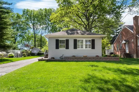 122 Reavis Pl, Saint Louis, MO 63119
