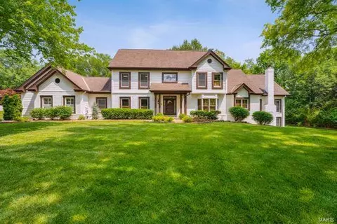 970 Arlington Oaks Ter, Town And Country, MO 63017