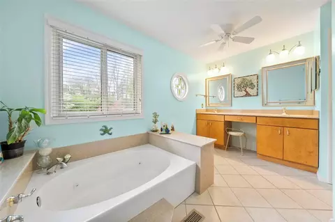 Bath - 1406 Redwood Forest Dr, Ballwin, MO 63021 photo 2 of 4