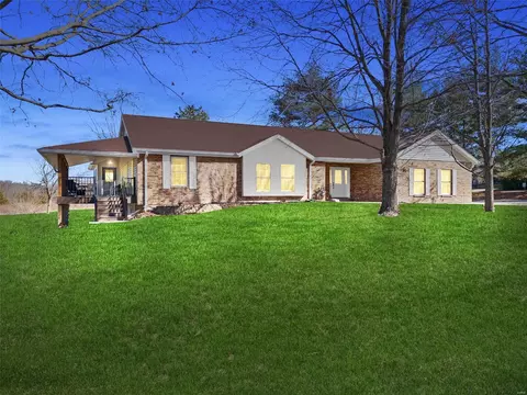 1942 Saint Paul Rd, O'fallon, MO 63366
