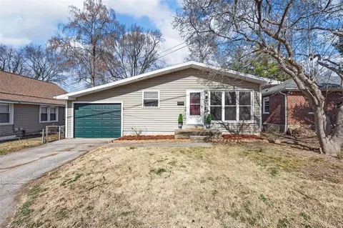 957 Vine St, Saint Charles, MO 63301