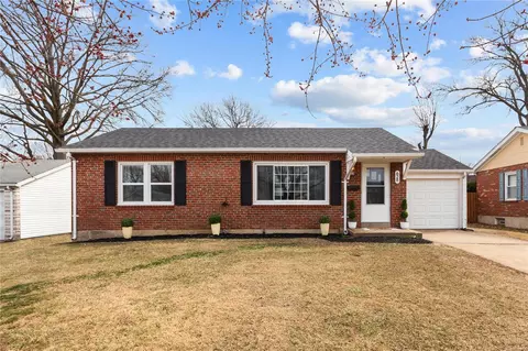 628 Sandra Ct, Saint Louis, MO 63125