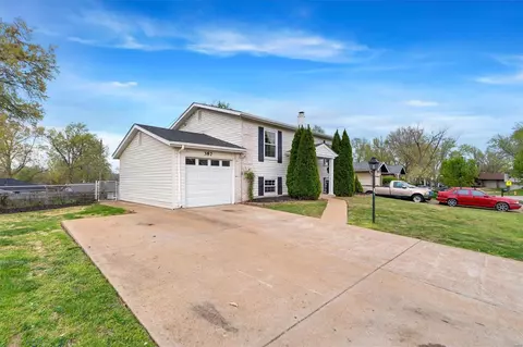 Exterior - 387 Sorrento Dr, Ballwin, MO 63021 photo 12 of 19