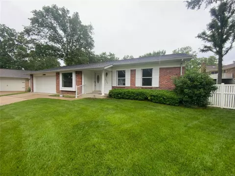 2708 Fordham Dr, Saint Louis, MO 63129