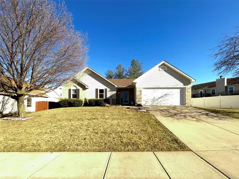 174 Stage Coach Landing Dr, Saint Peters, MO 63376