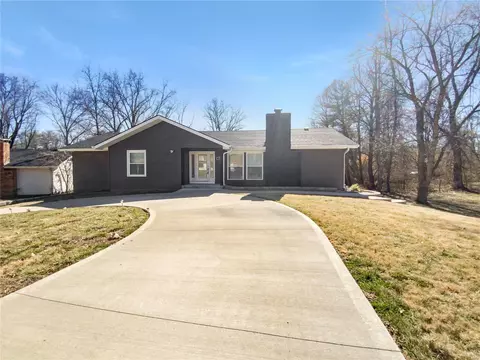 1716 Woodstream Ct, Saint Louis, MO 63138