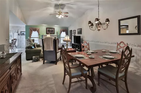 Dining - 3053 Devilla Trl #8A, Saint Charles, MO 63301 photo 2 of 4