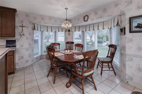 Dining - 3053 Devilla Trl #8A, Saint Charles, MO 63301 photo 3 of 4