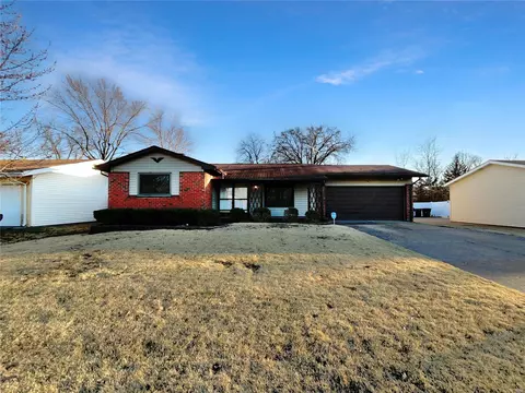 2480 Dresden Dr, Florissant, MO 63033