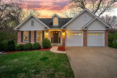 1502 Coulter Frst, Saint Louis, MO 63122