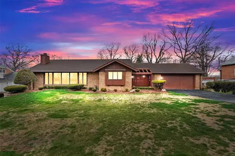 10277 Lookaway Dr, Saint Louis, MO 63137