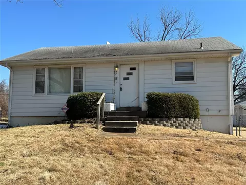 9840 Green Valley Dr, Saint Louis, MO 63136
