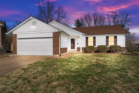7 Bingham Ct, Saint Peters, MO 63376