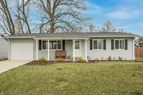 11911 Glenridge Dr, Maryland Heights, MO 63043