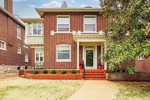 28 Aberdeen Pl, Clayton, MO 63105