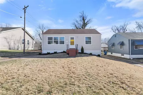 8106 Rector Dr, Saint Louis, MO 63134