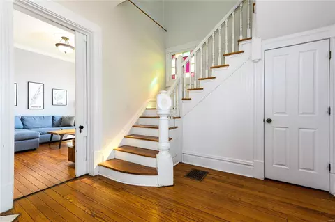 Entry Way - 6805 Waldemar Ave, Saint Louis, MO 63139 photo 2 of 6